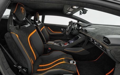 Lamborghini Huracán, 2023 год, 37 000 000 рублей, 16 фотография