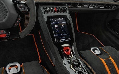 Lamborghini Huracán, 2023 год, 37 000 000 рублей, 21 фотография