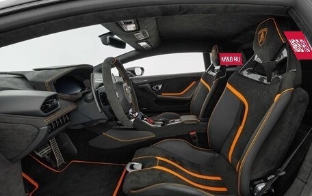 Lamborghini Huracán, 2023 год, 37 000 000 рублей, 11 фотография