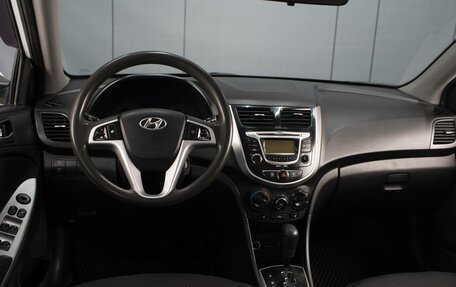 Hyundai Solaris II рестайлинг, 2011 год, 810 000 рублей, 5 фотография