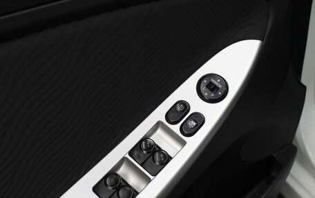 Hyundai Solaris II рестайлинг, 2011 год, 810 000 рублей, 17 фотография