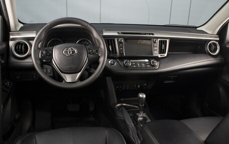 Toyota RAV4, 2017 год, 2 790 000 рублей, 5 фотография