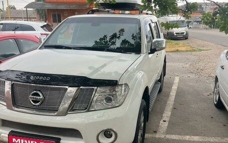 Nissan Pathfinder, 2011 год, 900 000 рублей, 1 фотография