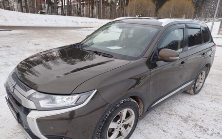 Mitsubishi Outlander III рестайлинг 3, 2019 год, 2 250 000 рублей, 7 фотография