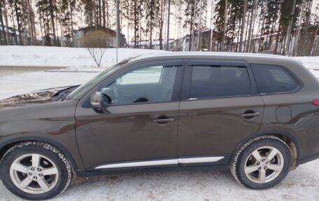 Mitsubishi Outlander III рестайлинг 3, 2019 год, 2 250 000 рублей, 6 фотография