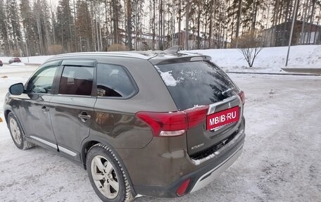 Mitsubishi Outlander III рестайлинг 3, 2019 год, 2 250 000 рублей, 5 фотография