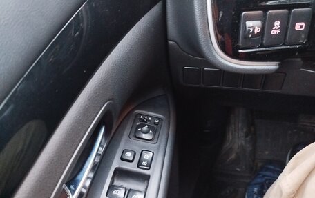 Mitsubishi Outlander III рестайлинг 3, 2019 год, 2 250 000 рублей, 14 фотография