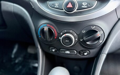 Hyundai Solaris II рестайлинг, 2013 год, 830 000 рублей, 11 фотография