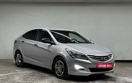 Hyundai Solaris II рестайлинг, 2015 год, 900 000 рублей, 2 фотография