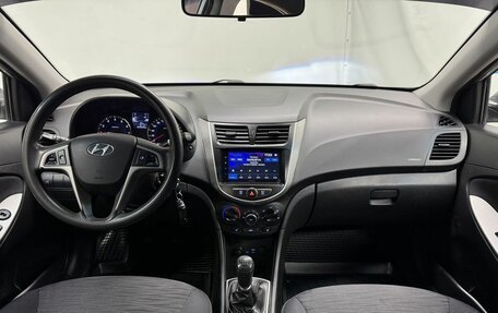 Hyundai Solaris II рестайлинг, 2015 год, 900 000 рублей, 15 фотография