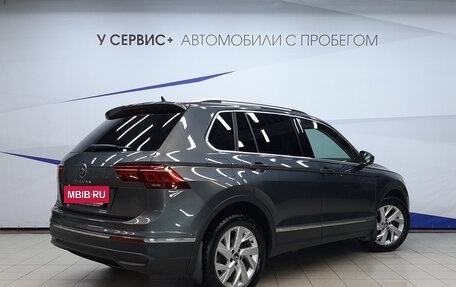 Volkswagen Tiguan II, 2021 год, 2 090 000 рублей, 3 фотография