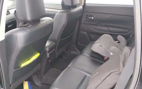 Mitsubishi Outlander III рестайлинг 3, 2014 год, 1 350 000 рублей, 10 фотография