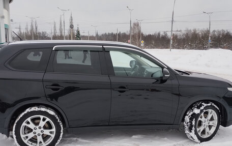 Mitsubishi Outlander III рестайлинг 3, 2014 год, 1 350 000 рублей, 4 фотография