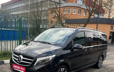 Mercedes-Benz V-Класс, 2018 год, 4 700 000 рублей, 2 фотография
