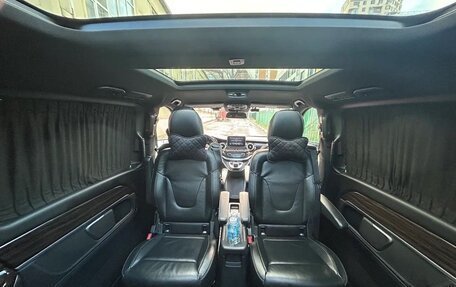 Mercedes-Benz V-Класс, 2018 год, 4 700 000 рублей, 7 фотография