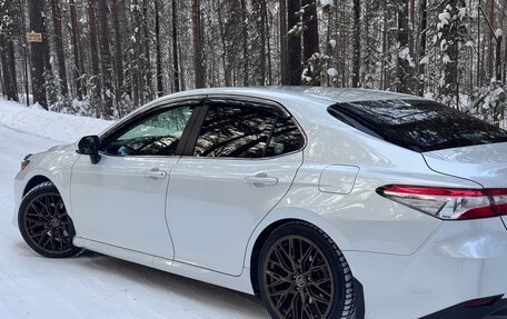 Toyota Camry, 2020 год, 2 700 000 рублей, 4 фотография