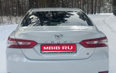 Toyota Camry, 2020 год, 2 700 000 рублей, 6 фотография