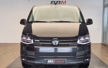 Volkswagen Multivan T6 рестайлинг, 2019 год, 3 490 000 рублей, 2 фотография