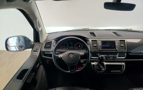 Volkswagen Multivan T6 рестайлинг, 2019 год, 3 490 000 рублей, 10 фотография