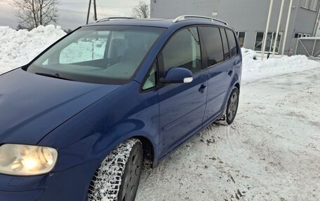 Volkswagen Touran III, 2004 год, 400 000 рублей, 2 фотография