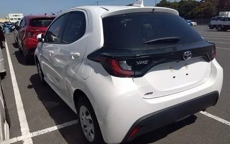 Toyota Yaris, 2021 год, 1 350 000 рублей, 5 фотография