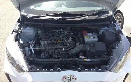 Toyota Yaris, 2021 год, 1 350 000 рублей, 8 фотография