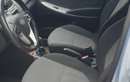 Hyundai Solaris II рестайлинг, 2011 год, 575 000 рублей, 6 фотография