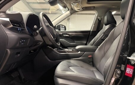 Toyota Highlander, 2025 год, 5 799 000 рублей, 24 фотография