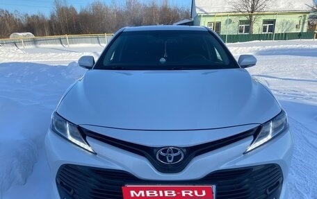 Toyota Camry, 2018 год, 2 500 000 рублей, 1 фотография