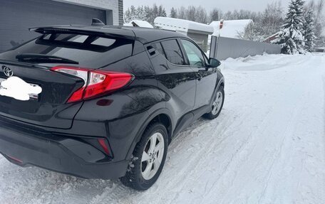 Toyota C-HR I рестайлинг, 2018 год, 2 000 000 рублей, 3 фотография