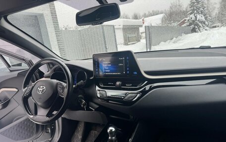 Toyota C-HR I рестайлинг, 2018 год, 2 000 000 рублей, 8 фотография