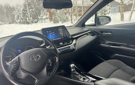 Toyota C-HR I рестайлинг, 2018 год, 2 000 000 рублей, 10 фотография