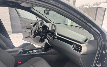 Toyota C-HR I рестайлинг, 2018 год, 2 000 000 рублей, 9 фотография