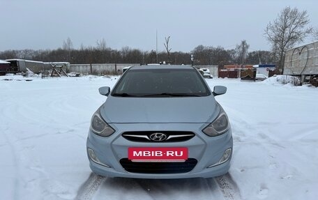 Hyundai Solaris II рестайлинг, 2012 год, 1 000 000 рублей, 6 фотография