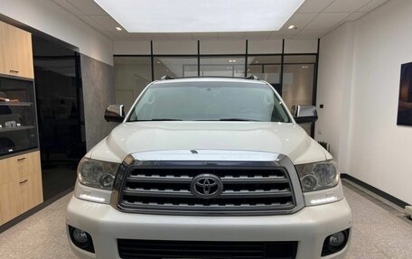 Toyota Sequoia II рестайлинг, 2011 год, 3 600 000 рублей, 2 фотография