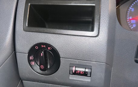 Volkswagen Caravelle T5, 2008 год, 1 690 000 рублей, 8 фотография