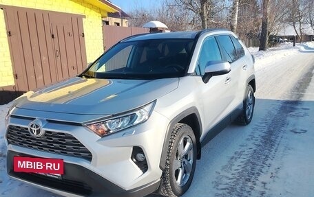 Toyota RAV4, 2020 год, 3 450 000 рублей, 4 фотография