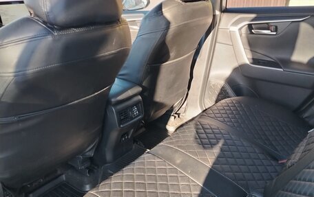 Toyota RAV4, 2020 год, 3 450 000 рублей, 8 фотография