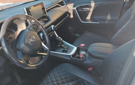 Toyota RAV4, 2020 год, 3 450 000 рублей, 9 фотография