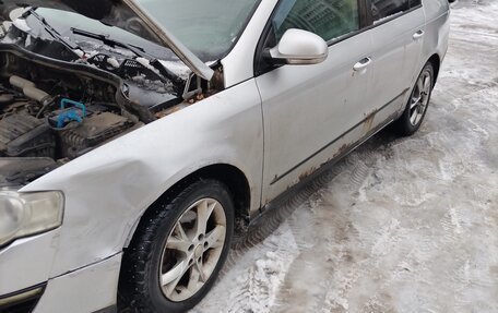 Volkswagen Passat B6, 2005 год, 280 000 рублей, 2 фотография