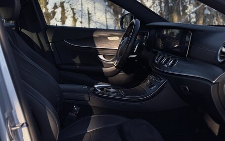 Mercedes-Benz E-Класс, 2018 год, 2 850 000 рублей, 26 фотография