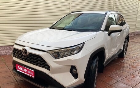 Toyota RAV4, 2020 год, 3 100 000 рублей, 1 фотография