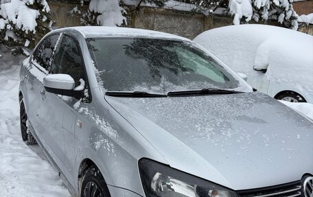 Volkswagen Polo VI (EU Market), 2011 год, 680 000 рублей, 2 фотография