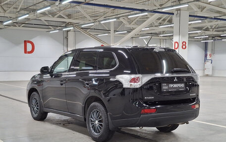 Mitsubishi Outlander III рестайлинг 3, 2013 год, 1 349 000 рублей, 7 фотография