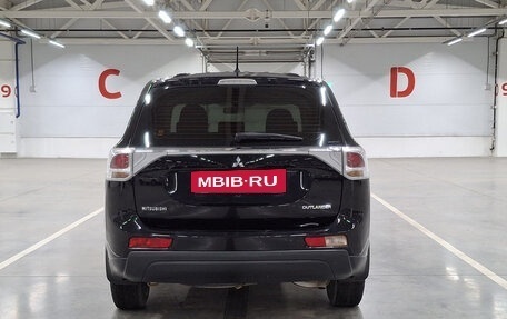 Mitsubishi Outlander III рестайлинг 3, 2013 год, 1 349 000 рублей, 6 фотография