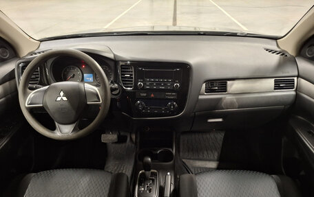 Mitsubishi Outlander III рестайлинг 3, 2013 год, 1 349 000 рублей, 14 фотография