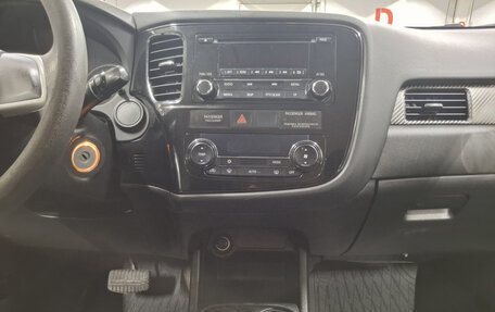 Mitsubishi Outlander III рестайлинг 3, 2013 год, 1 349 000 рублей, 15 фотография