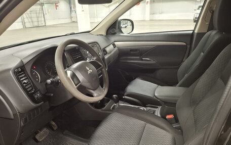 Mitsubishi Outlander III рестайлинг 3, 2013 год, 1 349 000 рублей, 16 фотография