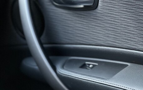 BMW 1 серия, 2011 год, 875 000 рублей, 21 фотография