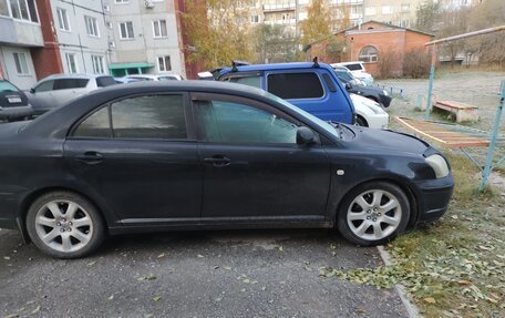 Toyota Avensis III рестайлинг, 2004 год, 690 000 рублей, 4 фотография